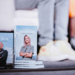 FOTO: Martin Moravec a Helena Sováková vyprávěli příběhy z armády i ze života