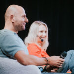 FOTO: Martin Moravec a Helena Sováková vyprávěli příběhy z armády i ze života