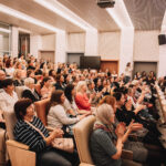 FOTO: Martin Moravec a Helena Sováková vyprávěli příběhy z armády i ze života