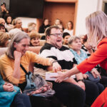 FOTO: Martin Moravec a Helena Sováková vyprávěli příběhy z armády i ze života