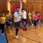 Mládežka se zahalila do pěti kruhů a přivítala sportovní legendu