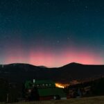 Barevné nebeské divadlo. Polární záře prozářila oblohu nad Krkonošemi