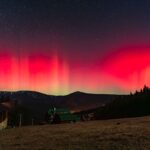 Barevné nebeské divadlo. Polární záře prozářila oblohu nad Krkonošemi