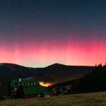 Barevné nebeské divadlo. Polární záře prozářila oblohu nad Krkonošemi