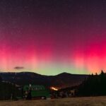 Barevné nebeské divadlo. Polární záře prozářila oblohu nad Krkonošemi