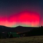 Barevné nebeské divadlo. Polární záře prozářila oblohu nad Krkonošemi