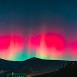 Barevné nebeské divadlo. Polární záře prozářila oblohu nad Krkonošemi