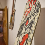 Umělec Michal Cimala magicky proměnil snowboardy v hudební nástroje