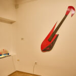 Umělec Michal Cimala magicky proměnil snowboardy v hudební nástroje