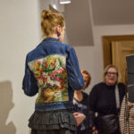 Umělec Michal Cimala magicky proměnil snowboardy v hudební nástroje