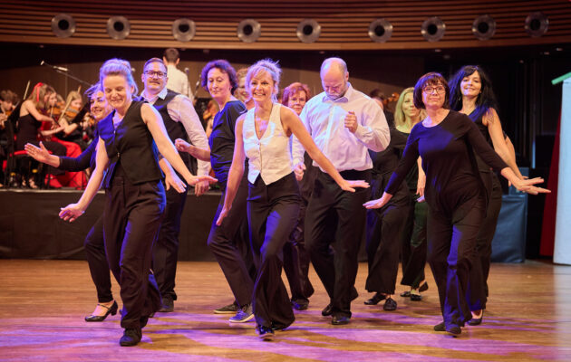 FOTO, VIDEO: Trutnovská ZUŠka završila rok oslav výročí plesem v Uffu