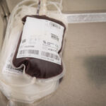 FOTO: Krev jako dar naděje. V nemocnici se k odběru přihlásilo i 17 prvodárců