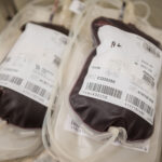 FOTO: Krev jako dar naděje. V nemocnici se k odběru přihlásilo i 17 prvodárců