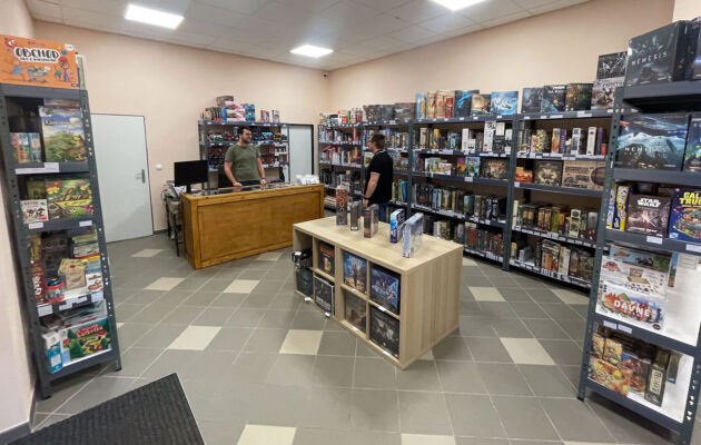 Hry do ruky, prodejna deskových her a herna v Trutnově