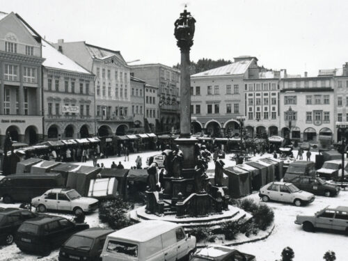 Proměny Trutnova (297): Vánoční trhy na Krakonošově náměstí roku 1999