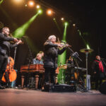 Trutnov rozsvítil vánoční strom, silvestrovský ohňostroj bude u Uffa