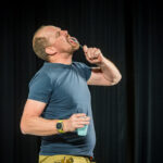 FOTO: Když třináctka baví. Listování nabídlo černý humor Pavla Tomeše