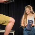 FOTO: Když třináctka baví. Listování nabídlo černý humor Pavla Tomeše