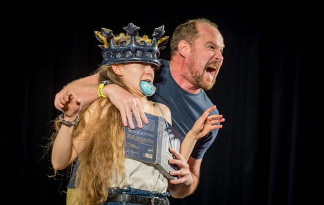 FOTO: Když třináctka baví. Listování nabídlo černý humor Pavla Tomeše