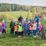Malé ruce, velká věc. Na Kryblici přibyla alej ovocných stromů