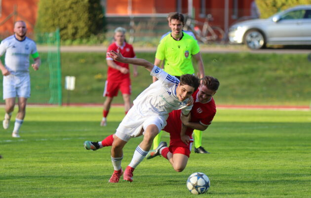 FOTO: Trutnov sahal proti lídrovi po bodech, Čáslav ale těsný duel zvládla