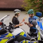 Když kolo pomáhá. Trutnov přivítal Zimovčákův charitativní peloton
