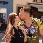 Když kolo pomáhá. Trutnov přivítal Zimovčákův charitativní peloton