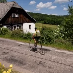 Když kolo pomáhá. Trutnov přivítal Zimovčákův charitativní peloton