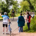 Když kolo pomáhá. Trutnov přivítal Zimovčákův charitativní peloton