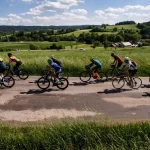 Když kolo pomáhá. Trutnov přivítal Zimovčákův charitativní peloton