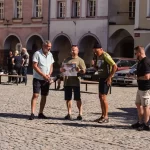 Když kolo pomáhá. Trutnov přivítal Zimovčákův charitativní peloton