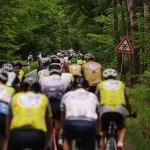 Když kolo pomáhá. Trutnov přivítal Zimovčákův charitativní peloton