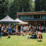 FOTO: Trutnovský lesopark ožil pohádkami i lesní technikou