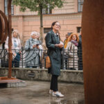 Ocelová díla sochařky Ivy Mrázkové se vznášejí v prostoru města Trutnova
