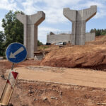 Stavba mostu na dálnici D11 ve Starém Rokytníku