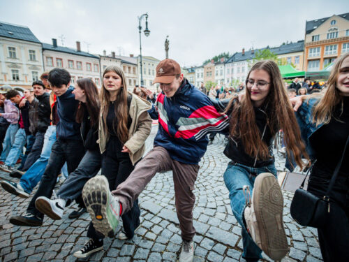 FOTO: Trutnovský Majáles s pestrým průvodem i kapelou Poletíme?
