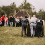 FOTO: V Žacléři se kutálely balíky sena, vyhráli Kloboučníci