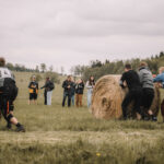 FOTO: V Žacléři se kutálely balíky sena, vyhráli Kloboučníci