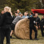 FOTO: V Žacléři se kutálely balíky sena, vyhráli Kloboučníci