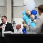 OBRAZEM: Kingspan otevřel v Hradci nový závod za téměř 800 milionů. Výrobu rozšíří až o třetinu