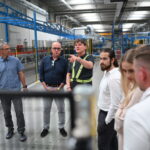 OBRAZEM: Kingspan otevřel v Hradci nový závod za téměř 800 milionů. Výrobu rozšíří až o třetinu