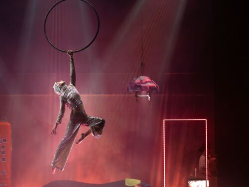 Cirk-UFF zahají Armagedon, překvapivě zábavná show o konci světa