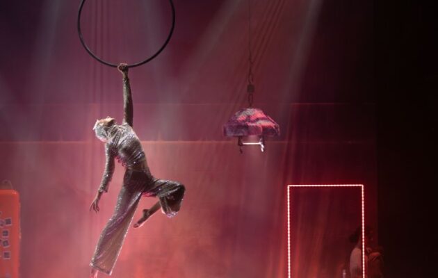 Cirk-UFF zahají Armagedon, překvapivě zábavná show o konci světa