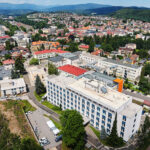 VIDEO: V nemocnici začala stavba parkovacího domu za 195 milionů
