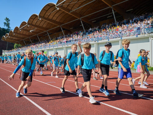 Trutnov pod pěti kruhy. Školní olympiáda začala ve velkém stylu