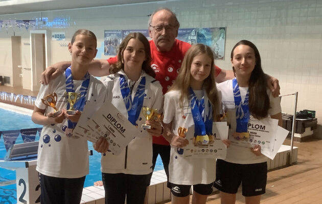 Domácí voda plavcům Loko svědčila, tituly získaly Natalie Bednářová a štafeta