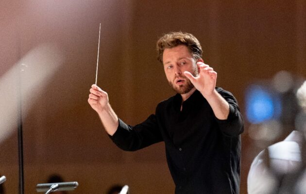 Hudbu jsem vždycky vnímal komplexně, říká nový šéfdirigent hradecké filharmonie