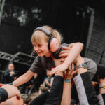 FOTO: Obscene Extreme skončil, děti si užily skok z pódia