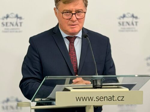 Spadl mi kámen ze srdce, řekl Sobotka, který obhájil Senát už v prvním kole